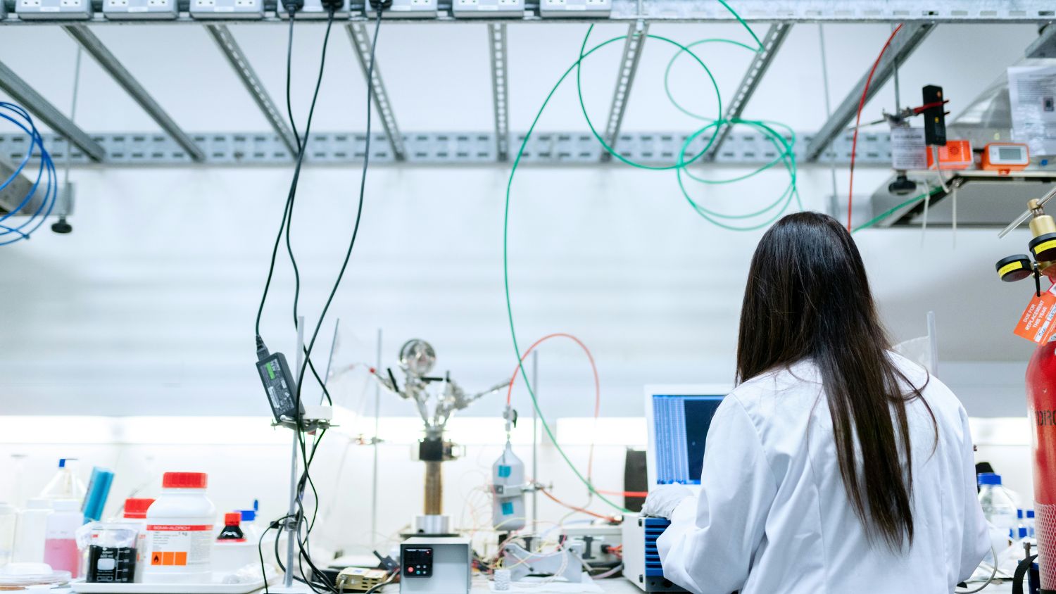 Palladium Wire: Precision Hydrogen Detection at the Sensing Interface